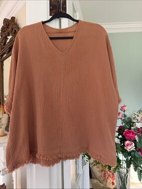Women’s V-Neck Lightweight Fringe Hem Top - Cognac Tan, size XL